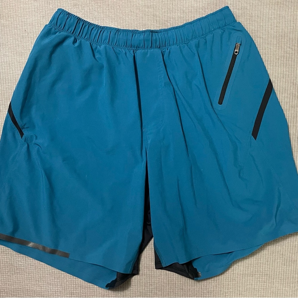 Lululemon Men’s Lined 7” Pace Breaker shorts, size M
